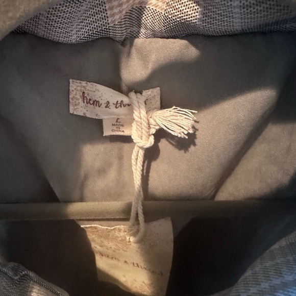 NWT Blue Green Women's Vest Hem & Thread Size Large - Picture 4 of 6